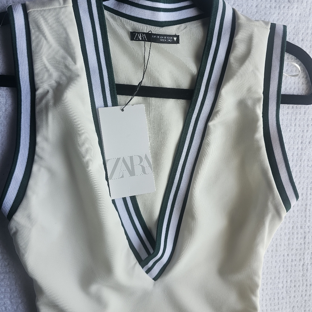 NWT Zara White and Green Bodysuit with V-Neck and Athletic Cut. - Picture 9 of 11